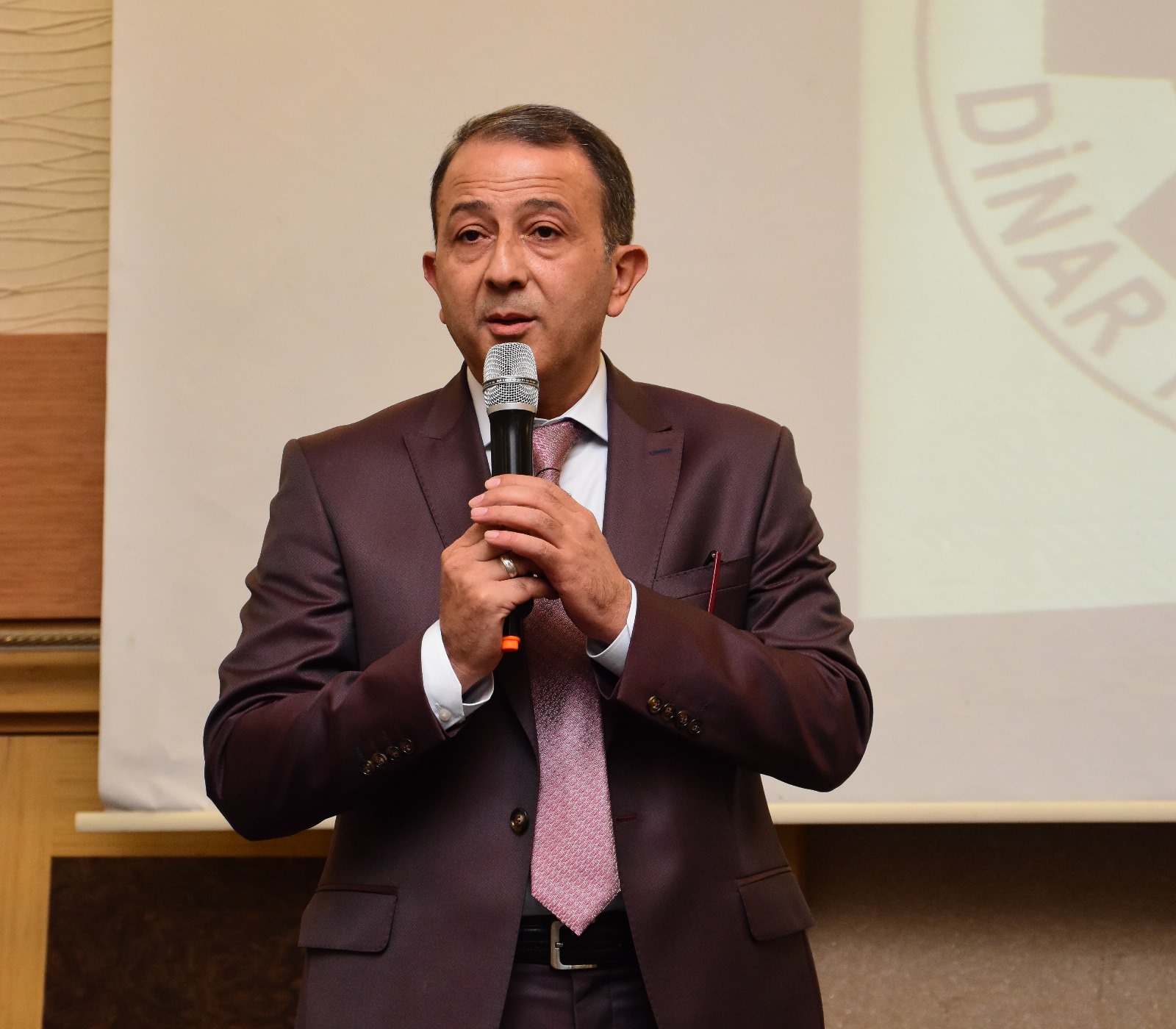 İNSANLIKTAN BAHSEDERSİNİZ ÖYLEMİ?